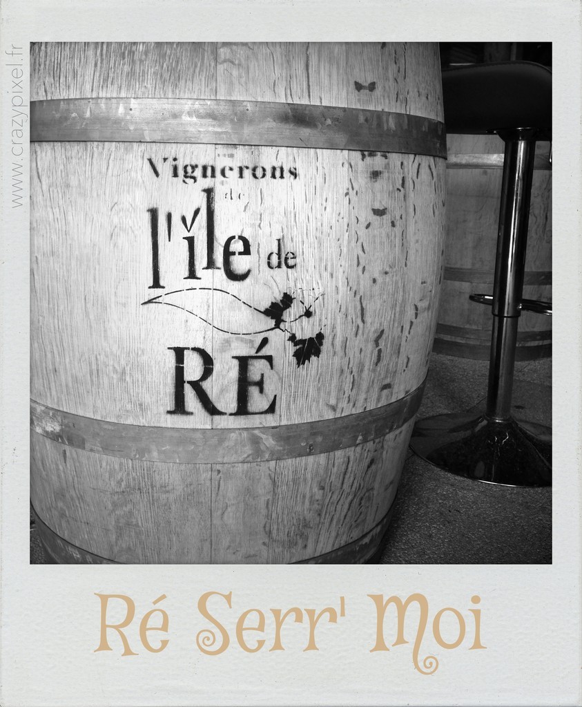 Polareid Ré Serr Moi ©Crazy Pixel Polareid présentant un tonneau vignerons de Ré