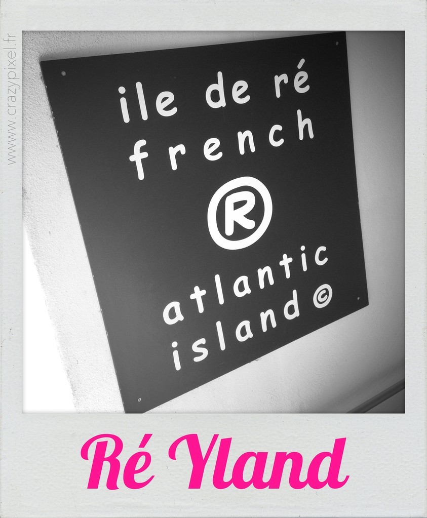 Polareid Ré Yland ©Crazy Pixel Polareid sur panneau pub de Ré