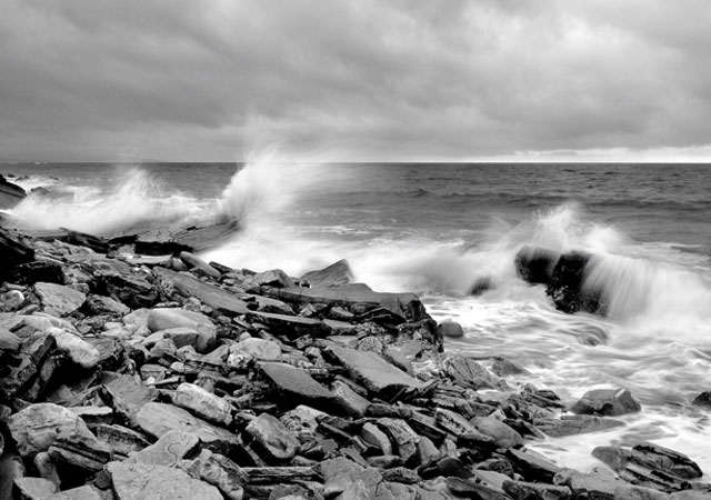 Photo noir et blanc de tempête en mer Pays Basque
